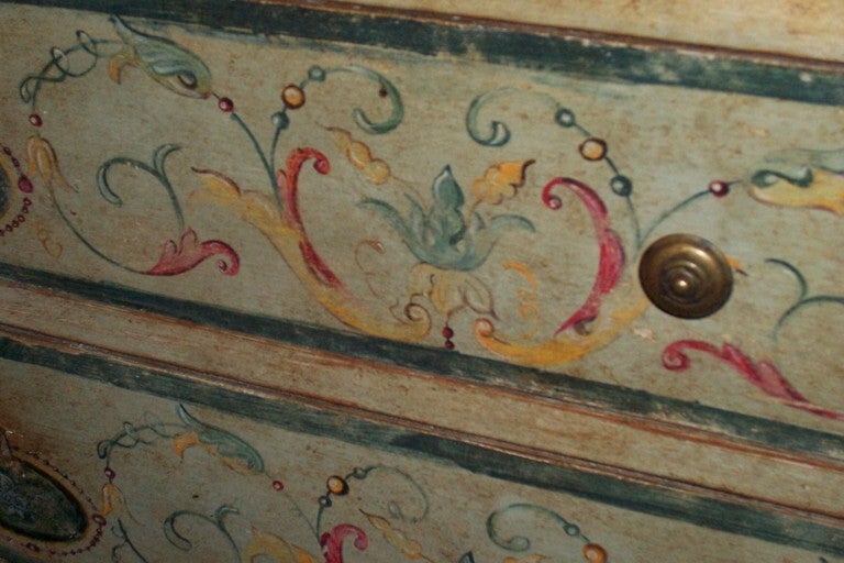 Italian painted commode probably Florentine , maybe Venetian In Good Condition In Nashville, TN