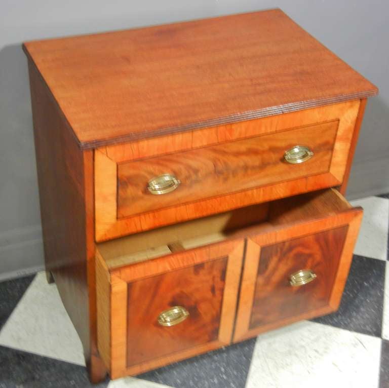 British Country-House Small Two-Drawer Chest, circa 1790 In Good Condition In Quechee, VT
