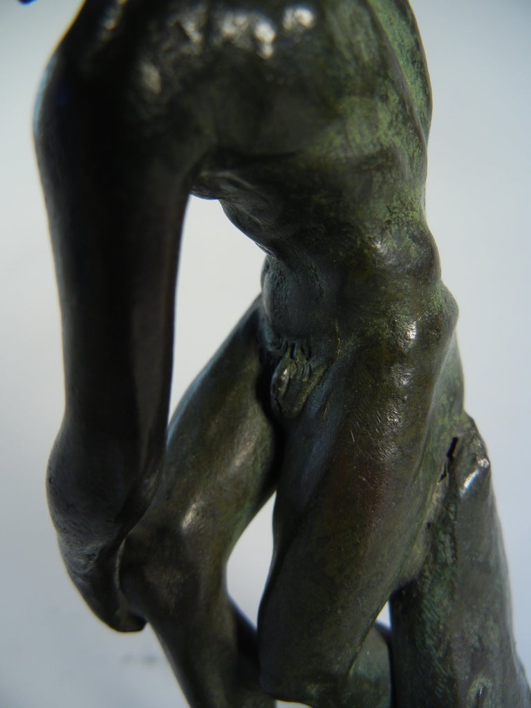 Grand Tour Souvenir Small Bronze Figure of Discobulus after the Antique In Good Condition For Sale In Quechee, VT