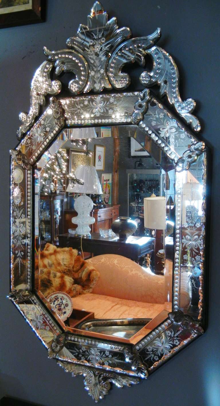 Very Fine Antique Venetian Etched-Glass Mirror in Medium Size In Good Condition In Quechee, VT