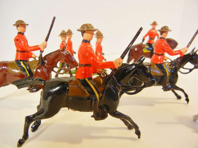 Royal Canadian Mounted Police, Vintage Toy Soldiers by Britains Ltd. In Excellent Condition In Quechee, VT