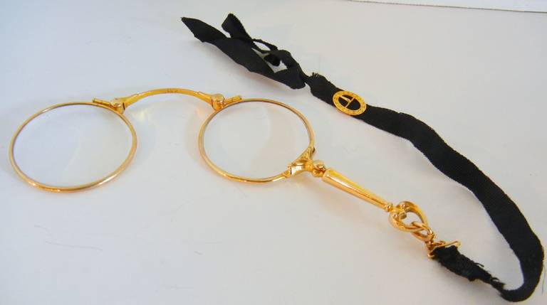 14-Karat Yellow Gold Lady's Folding Lorgnette with Ribbon Buckle For Sale 2