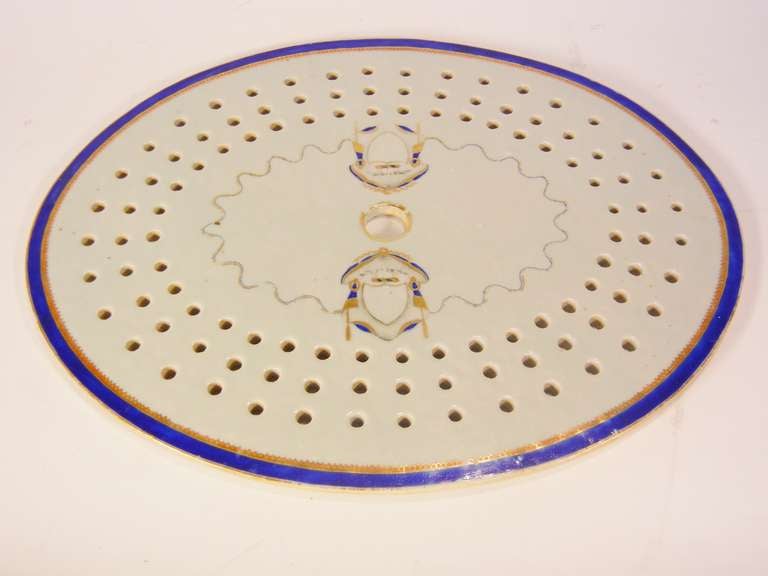 Chop Platter with Strainer, Rare Export Marriage Armorial, circa 1790-1810 In Good Condition For Sale In Quechee, VT
