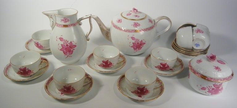 23-piece Herend hand-painted porcelain tea set including ten cups, ten saucers, tea pot, covered sugar bowl and milk jug in the 