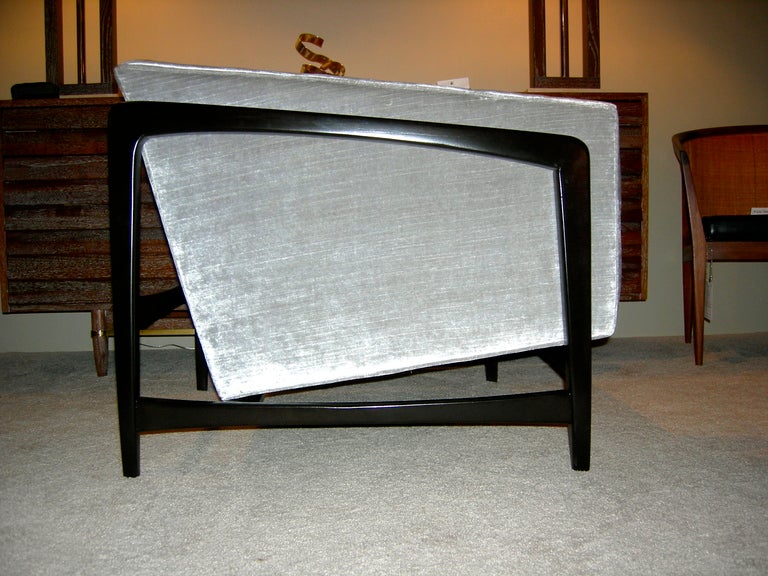 Modernist Pair of Lounge Chairs by Milo Baughman