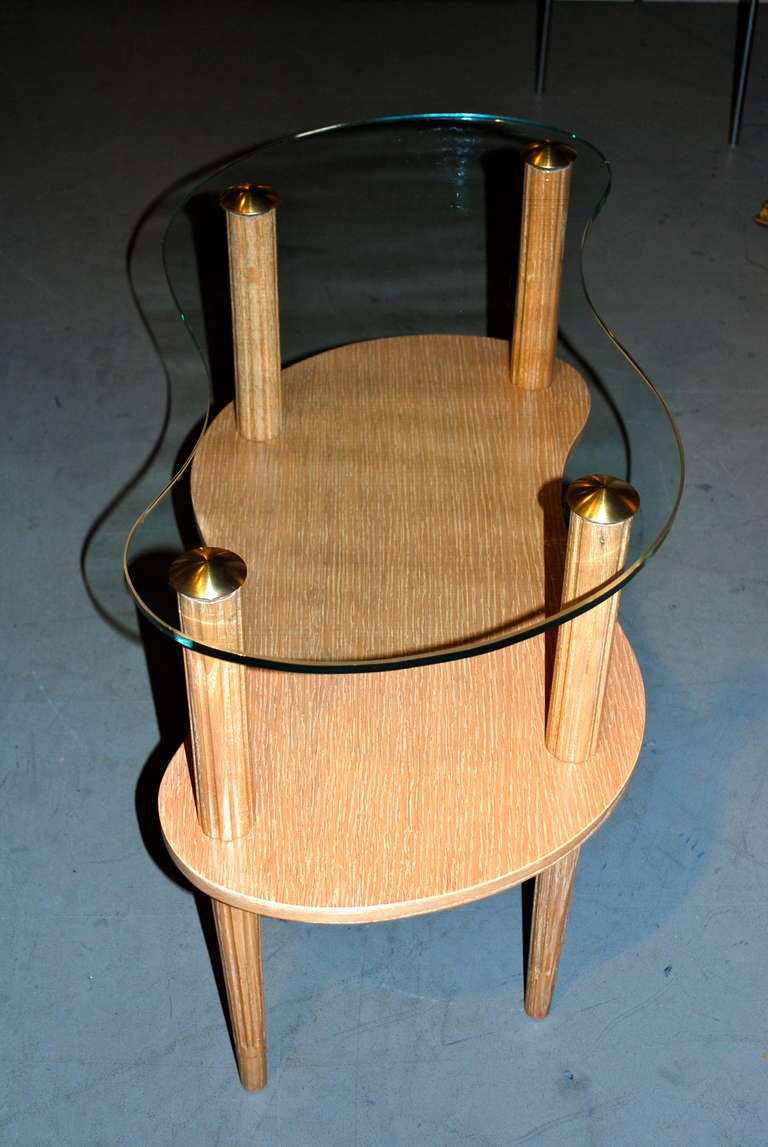 Laiton Table d'appoint asymétrique en céramique avec plateau en verre en vente