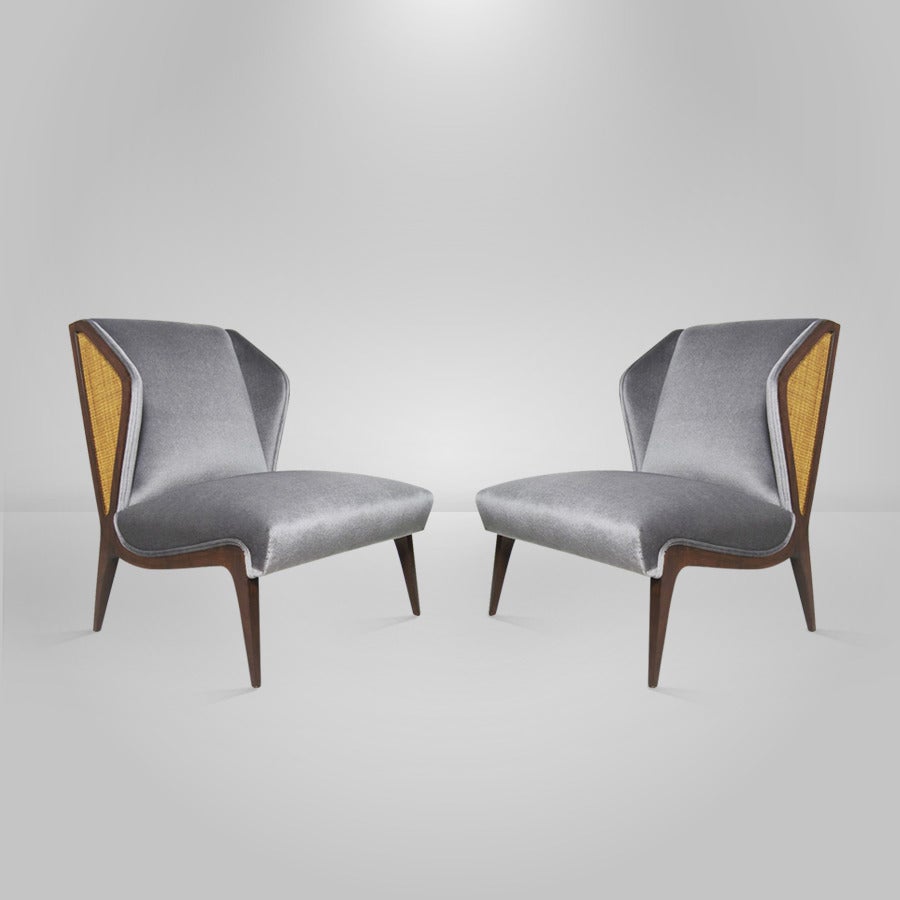 Pair of Italian Wingback Lounge Chairs in the Manner of Gio Ponti In Excellent Condition In Westport, CT