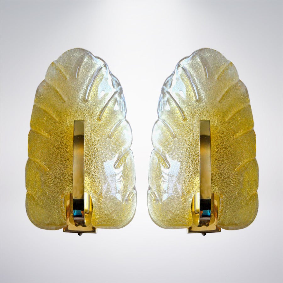 A very handsome pair of Murano glass and brass sconces or wall lamps by Barovier and Toso, Italy, circa 1950s.
