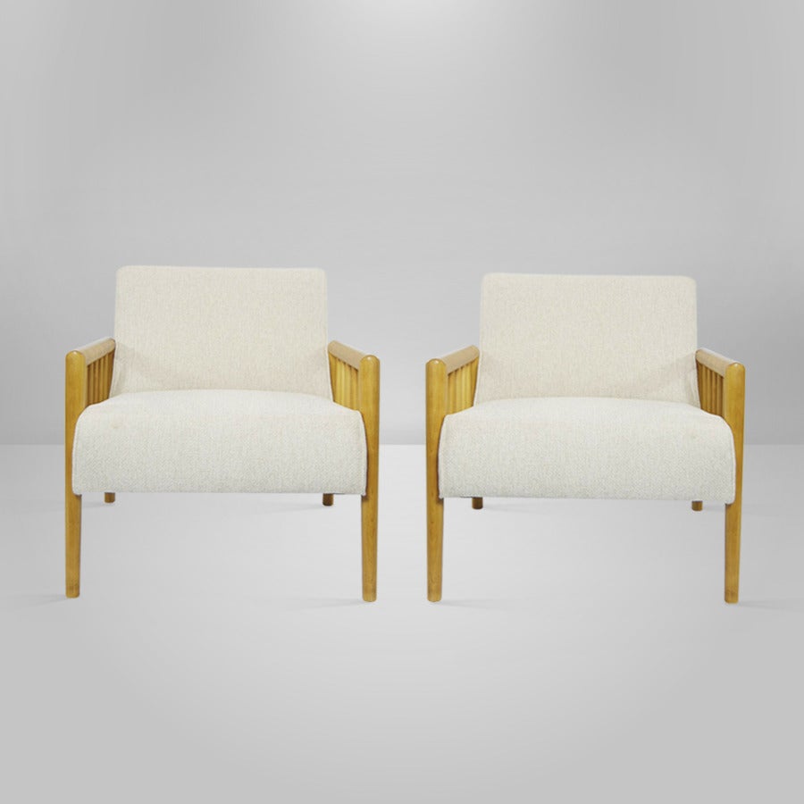 Mid-Century Modern Pair of Lounge Chairs in the Manner of T.H. Robsjohn-Gibbings