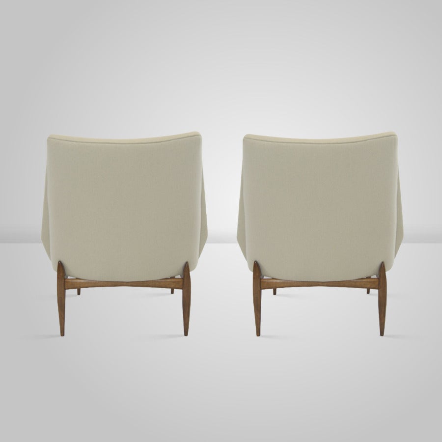 20th Century Pair of Sculptural Italian Slipper Chairs in Beige Wool