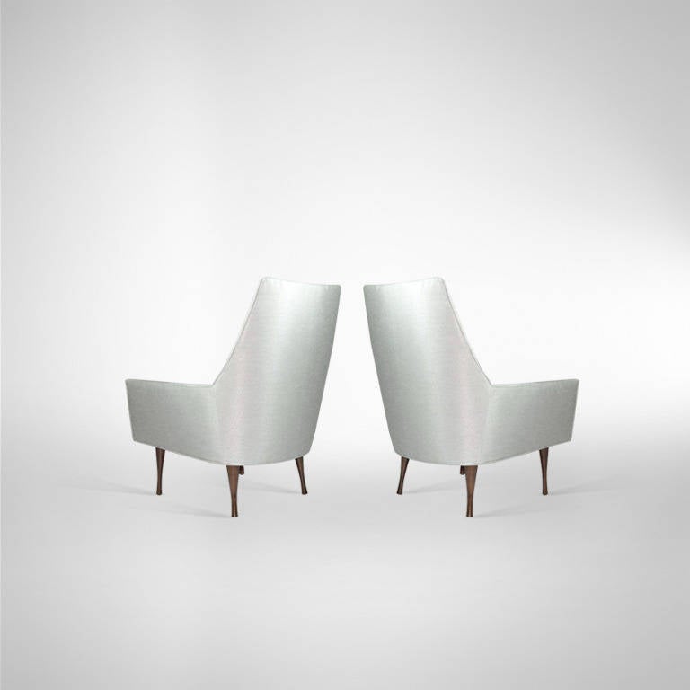 Pair of Symmetric Lounge Chairs by Paul McCobb for Widdicomb In Excellent Condition In Westport, CT