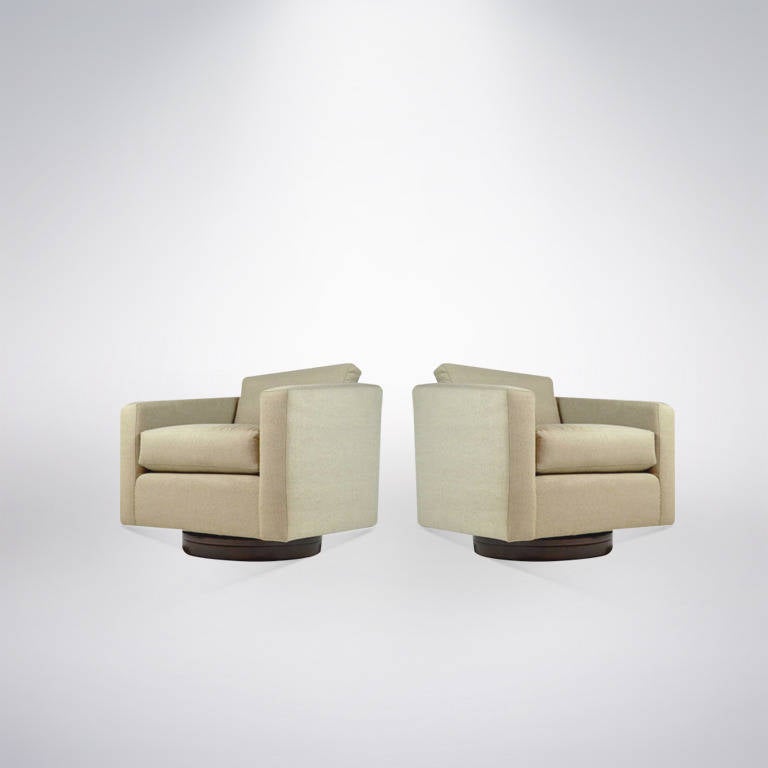 Upholstery Pair of Milo Baughman Swivel Lounge Chairs