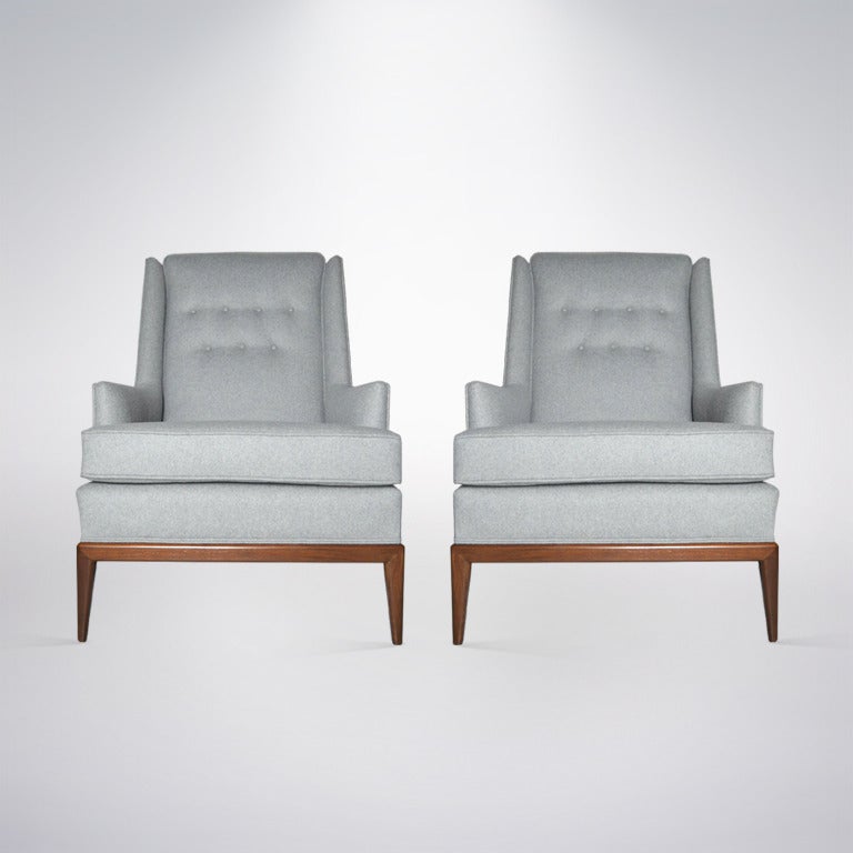 Pair of Walnut Framed T.H. Robsjohn-Gibbings Club Chairs in Grey Wool In Excellent Condition In Westport, CT