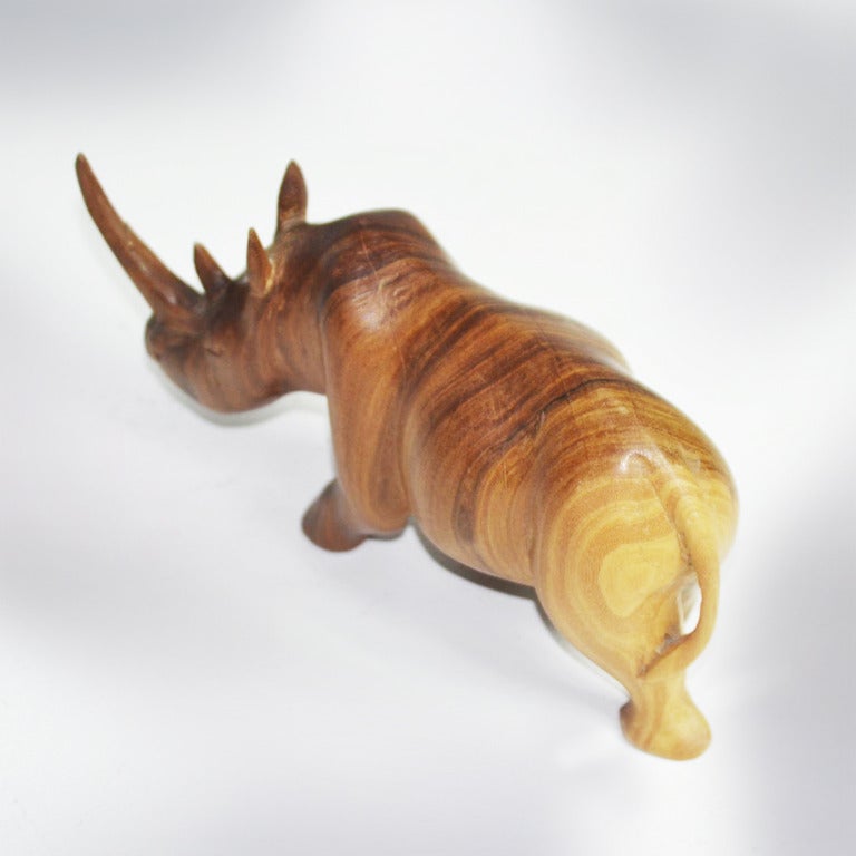 Mid-Century Modern Sculpture de rhinocéros en teck des années 1950