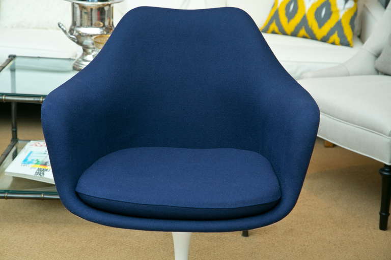 Mid-20th Century Vintage Eero Saarinen Tulip Swivel Chair
