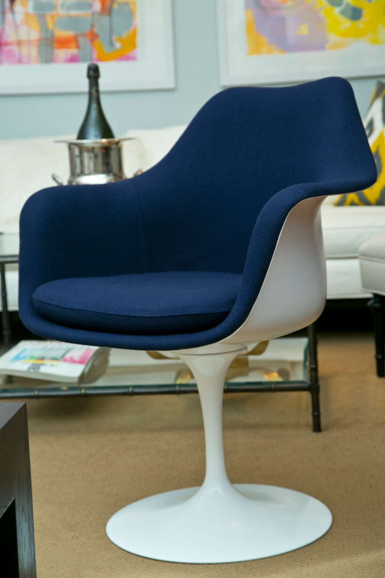 Mid-Century Modern Vintage Eero Saarinen Tulip Swivel Chair