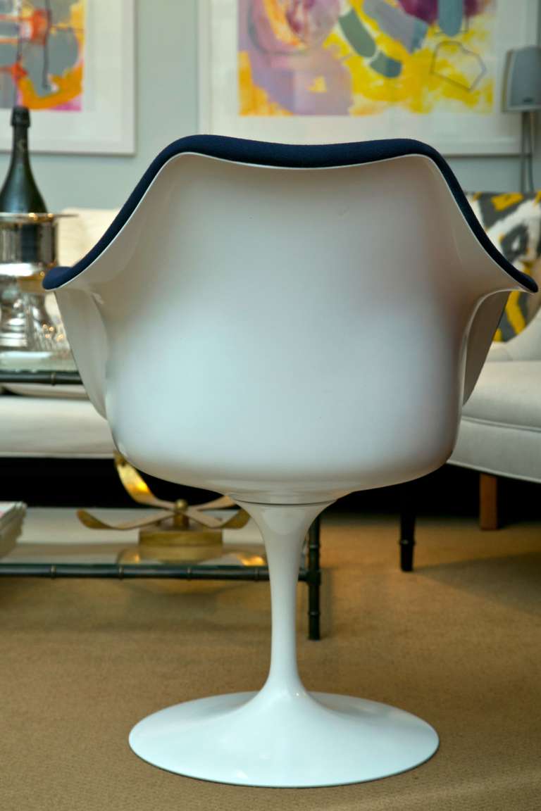 Vintage Eero Saarinen Tulip Swivel Chair In Excellent Condition In Wilton, CT