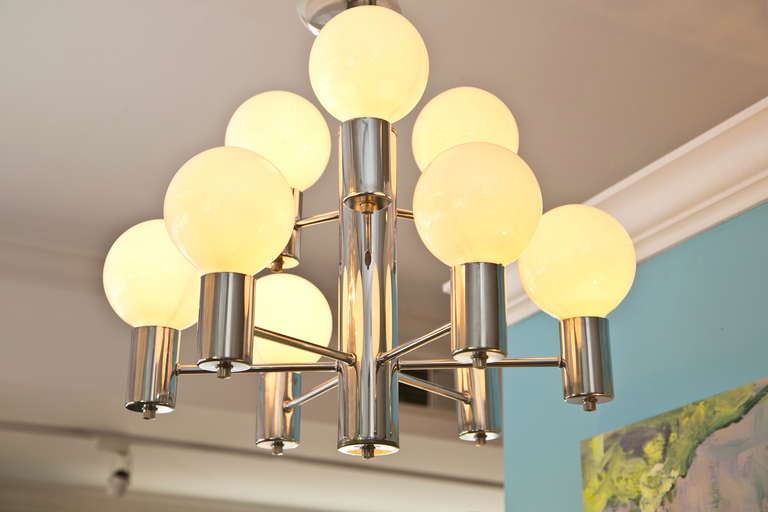A nine-light period late 1960s early 1970s chrome fixture with central column support. Original ceiling cap is included. Although we have chosen to show this light with 5