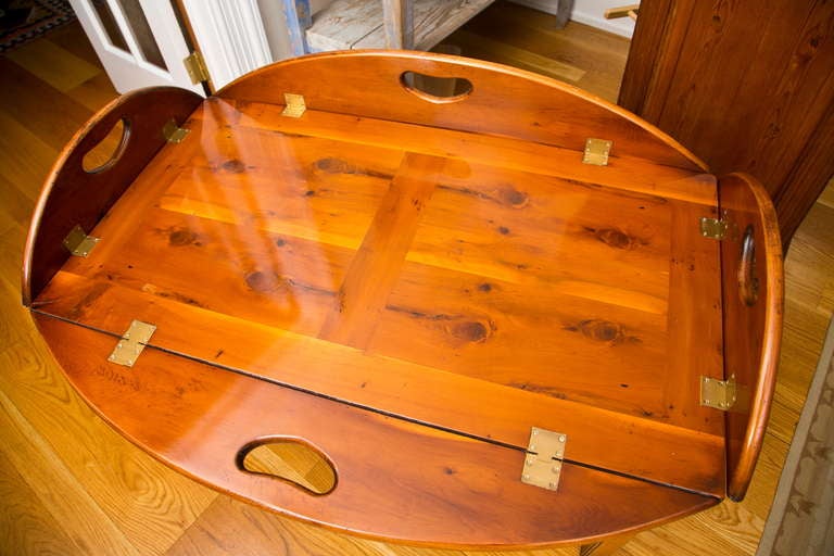 Antique British Yew Wood Butler's Tray Table In Excellent Condition In Wilton, CT