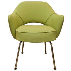 Saarinen Executive Arm Chair in Green Microfiber 2