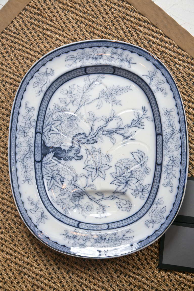 Generously proportioned English stoneware meat platter by Vesper. Fine Aesthetic styling with twisted tree trunk, flowers and foliage.There is a large indented Fleur de Lys leading to the juice-catch. Minor wear completely age appropriate. We have