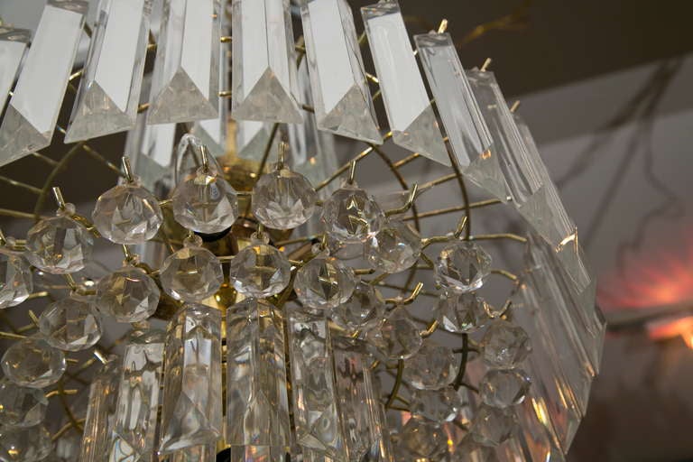 Mid-Century Tiered Lucite Chandelier 1