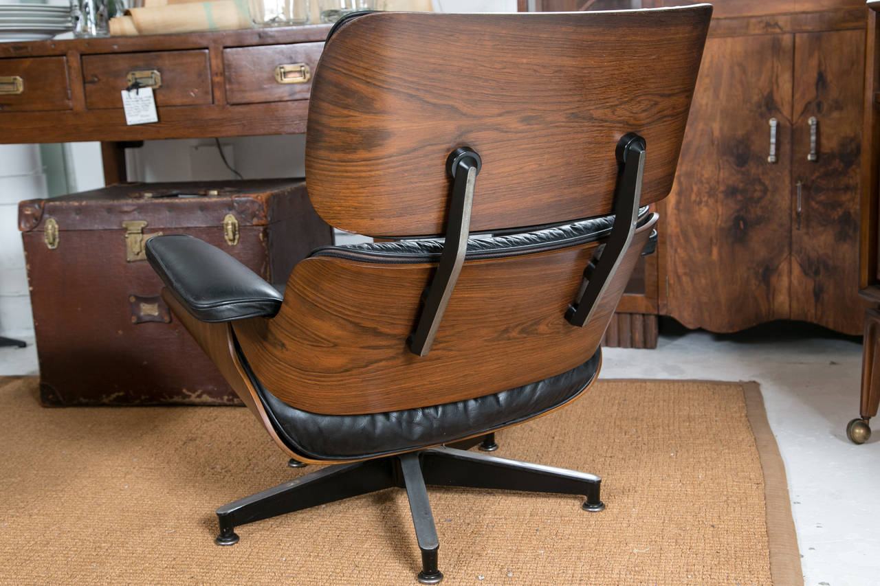 Mid-Century Modern Vintage Eames Lounge Chair and Ottoman