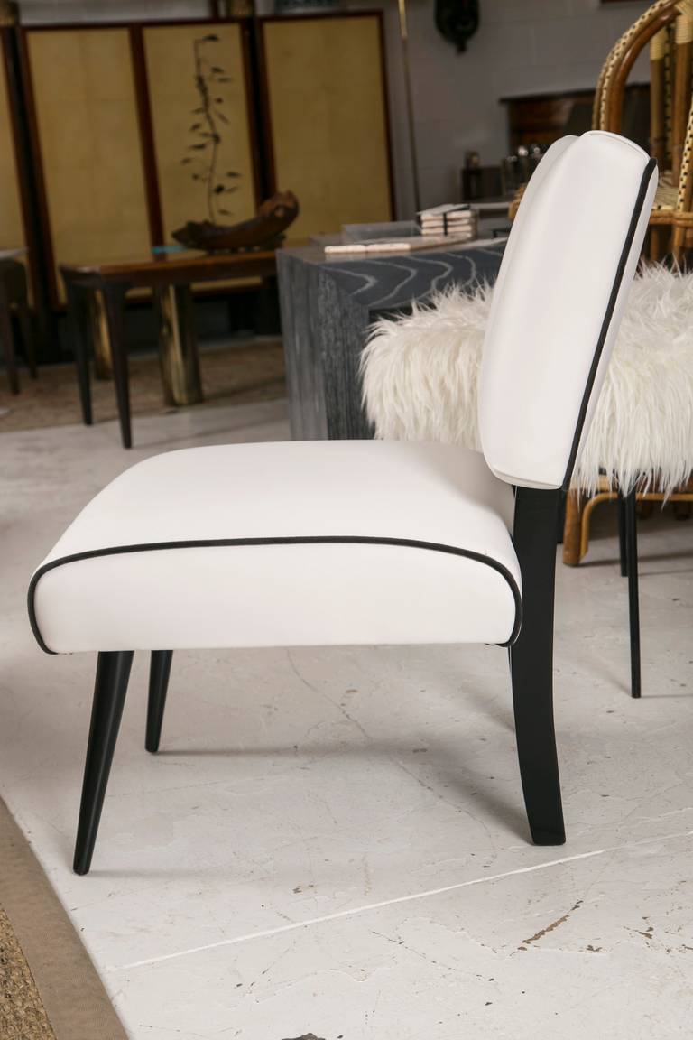 MidCentury Modern Slipper Lounge Chair in White Vinyl For Sale at 1stDibs