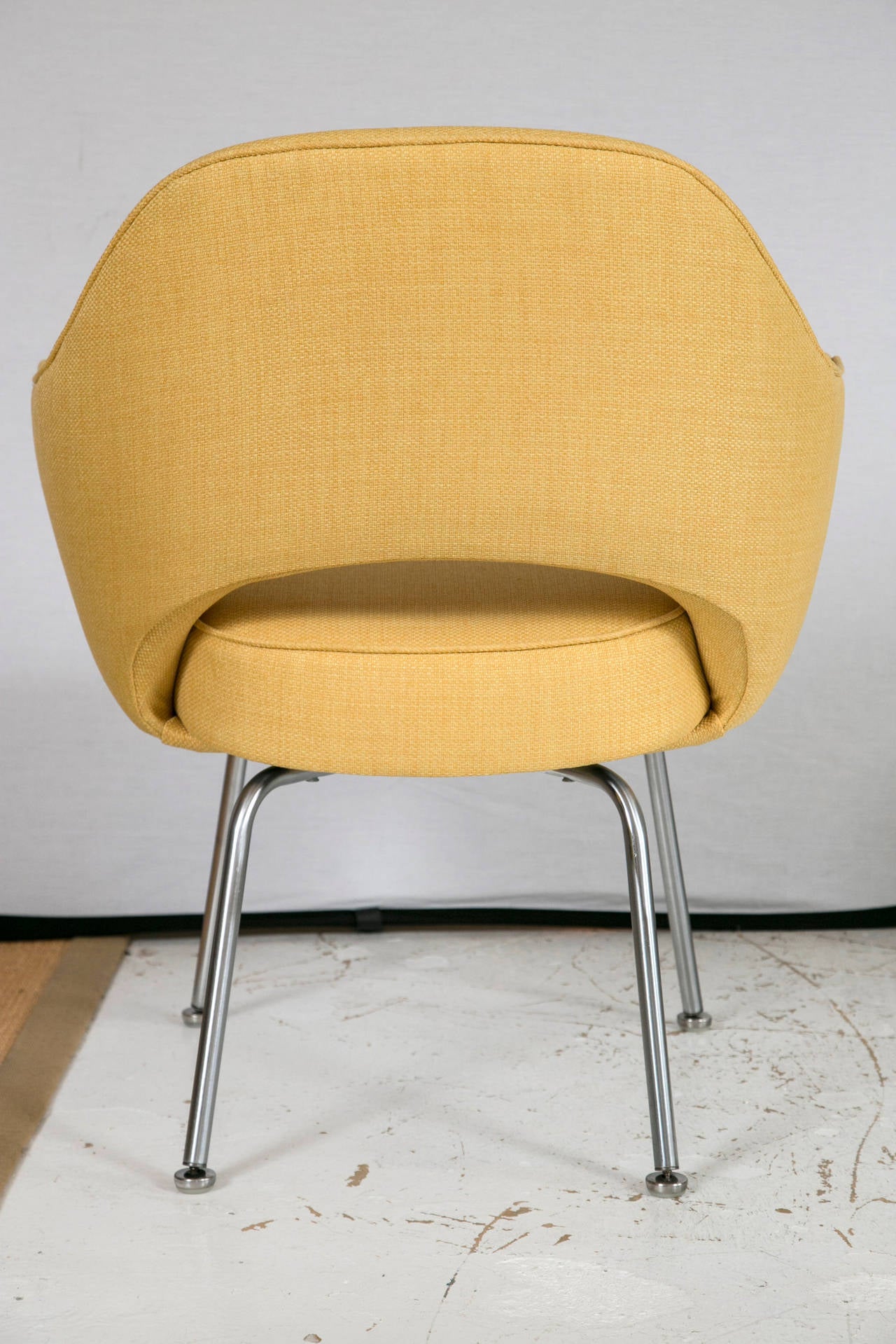 Saarinen for Knoll Executive Arm Chairs in Yellow Woven-Microfiber In Excellent Condition In Wilton, CT