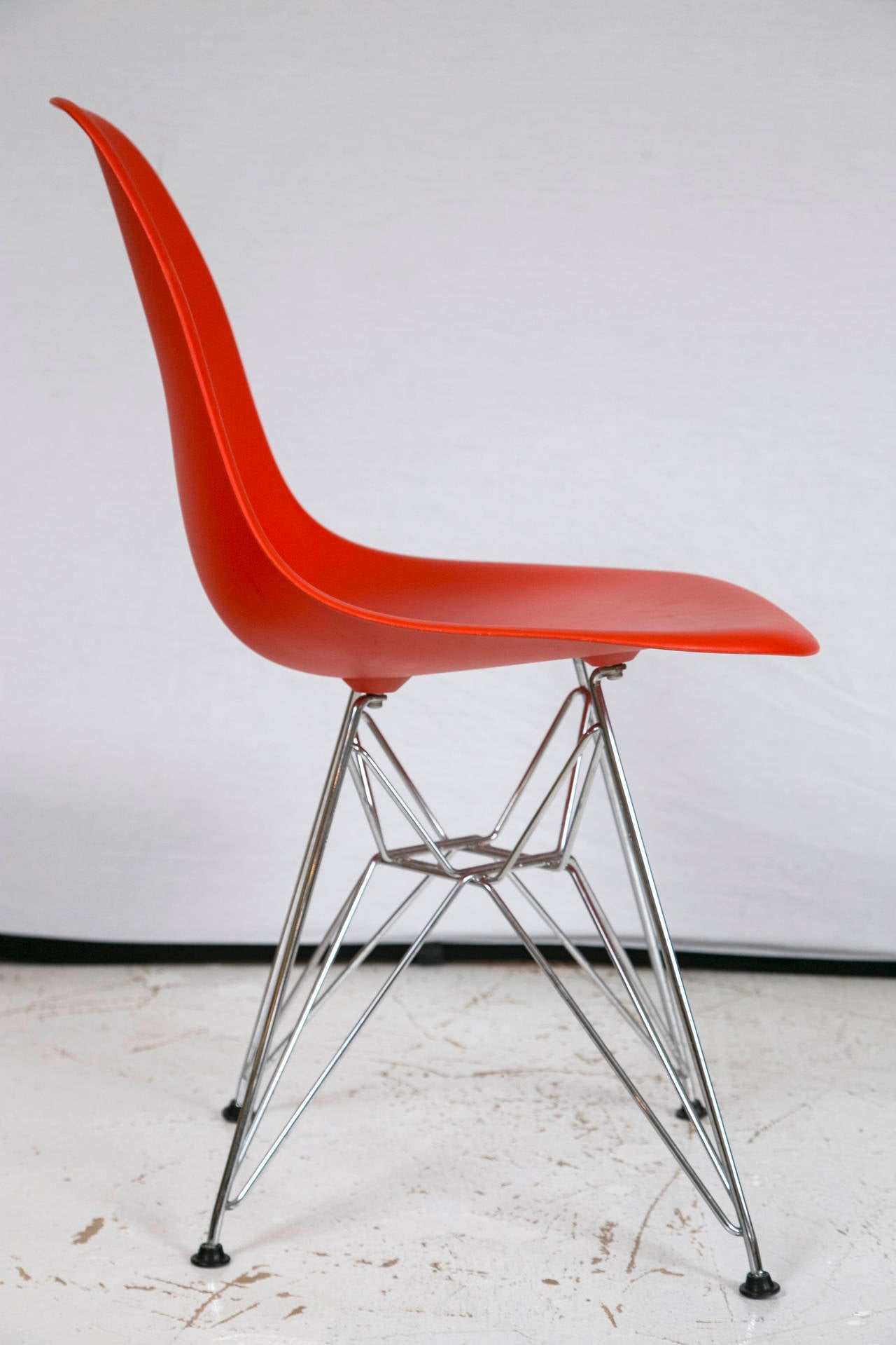 Mid-Century Modern Molded Plastic Wire-Base Side Chair by Charles and Ray Eames