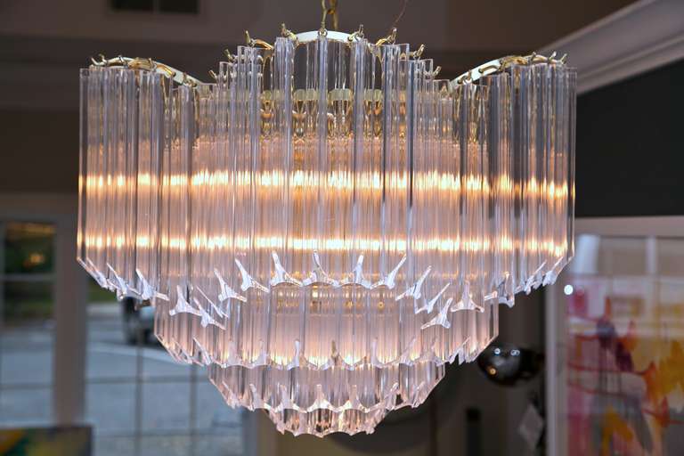 Mint condition and a nice, full Quatrafoil shape make this lucite chandelier perfect for larger dining rooms or foyer. Please call the shop to discuss Trade Pricing (203)-349-5859. Visit us at montagemodern.com