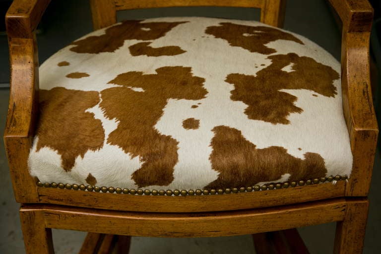 Set of 6 Cowhide Swivel Stools 2