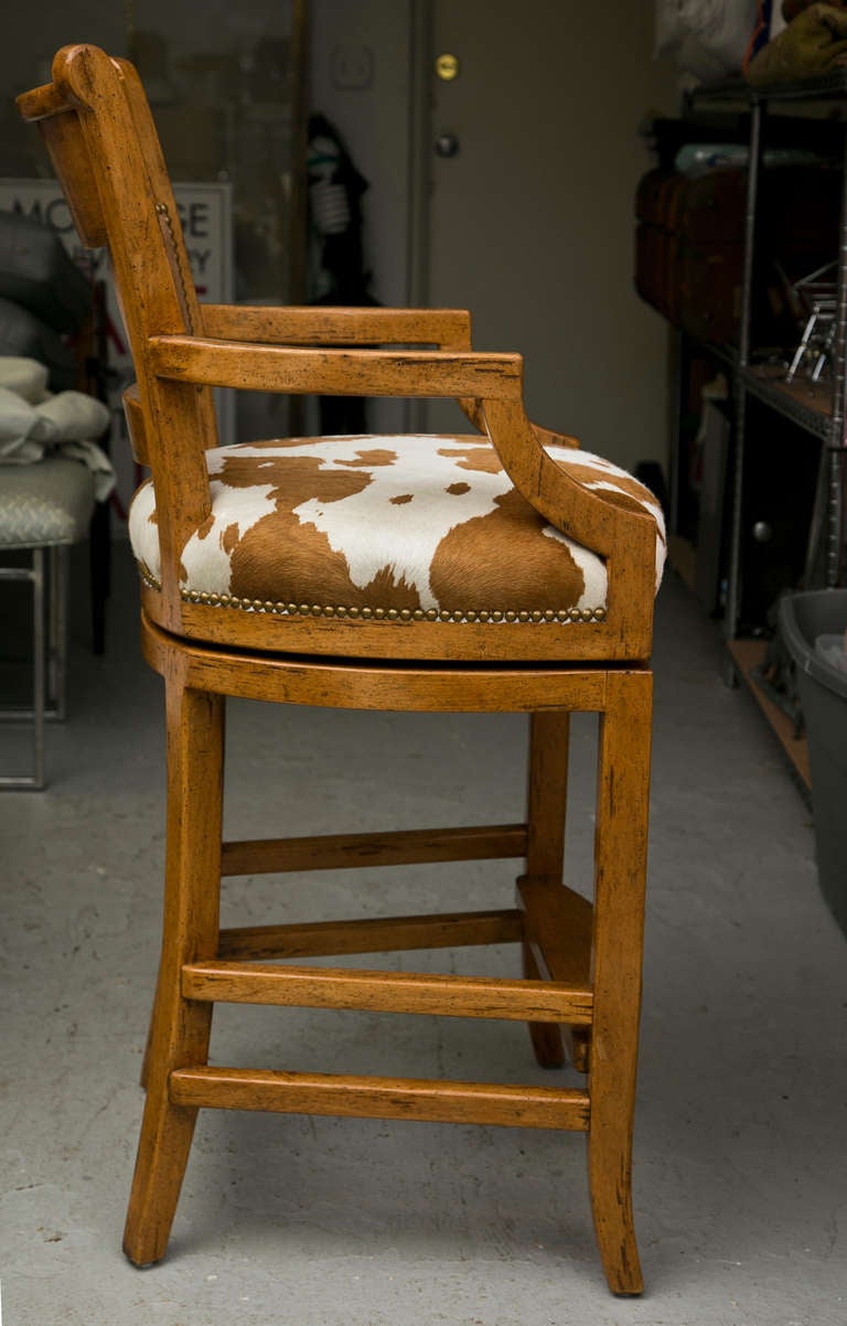 Set of 6 Cowhide Swivel Stools In Excellent Condition In Wilton, CT