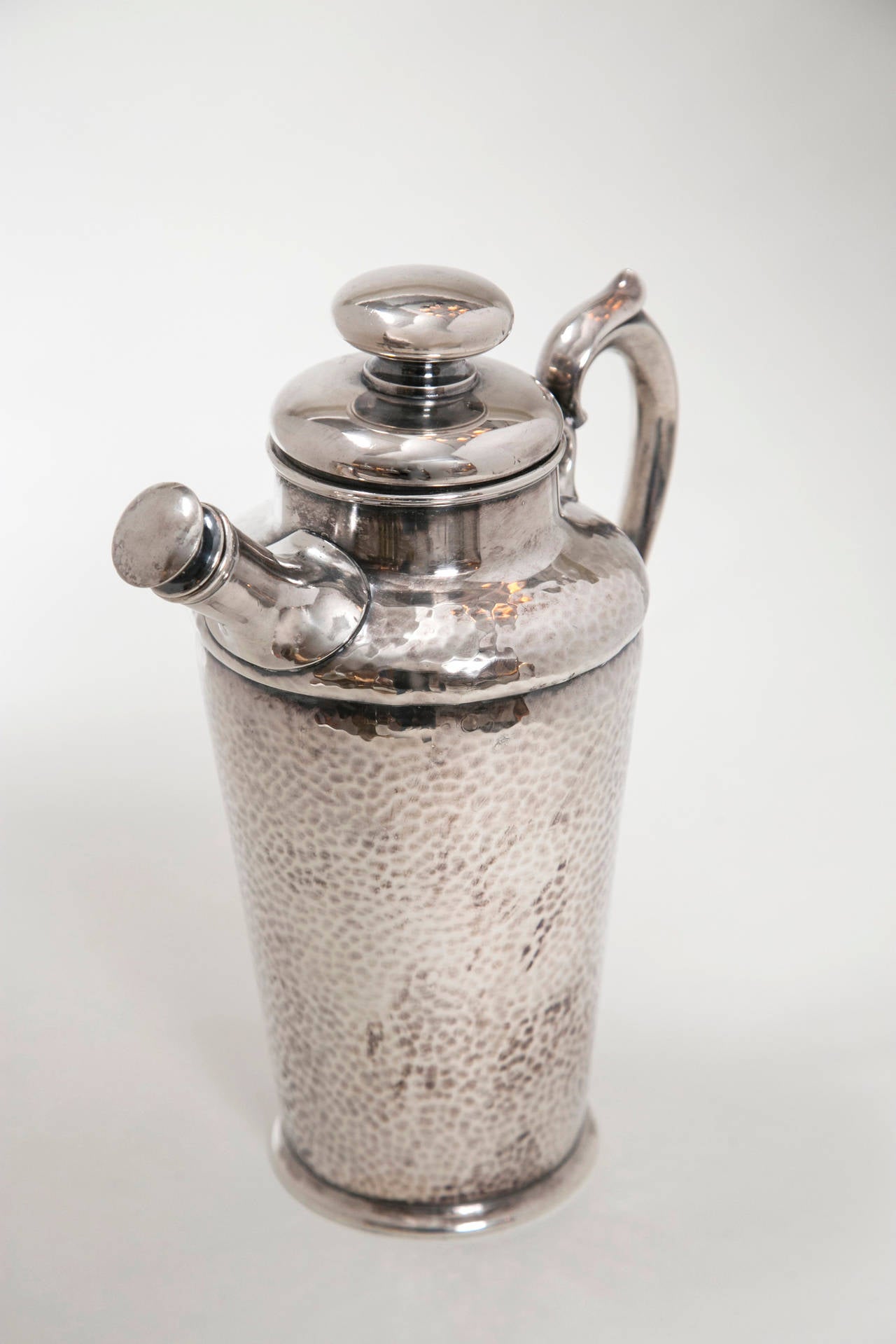 American Early Hammered Surface Shaker