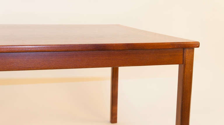 Placage Table d'appoint moderne scandinave en teck et jacaranda de style scandinave en vente