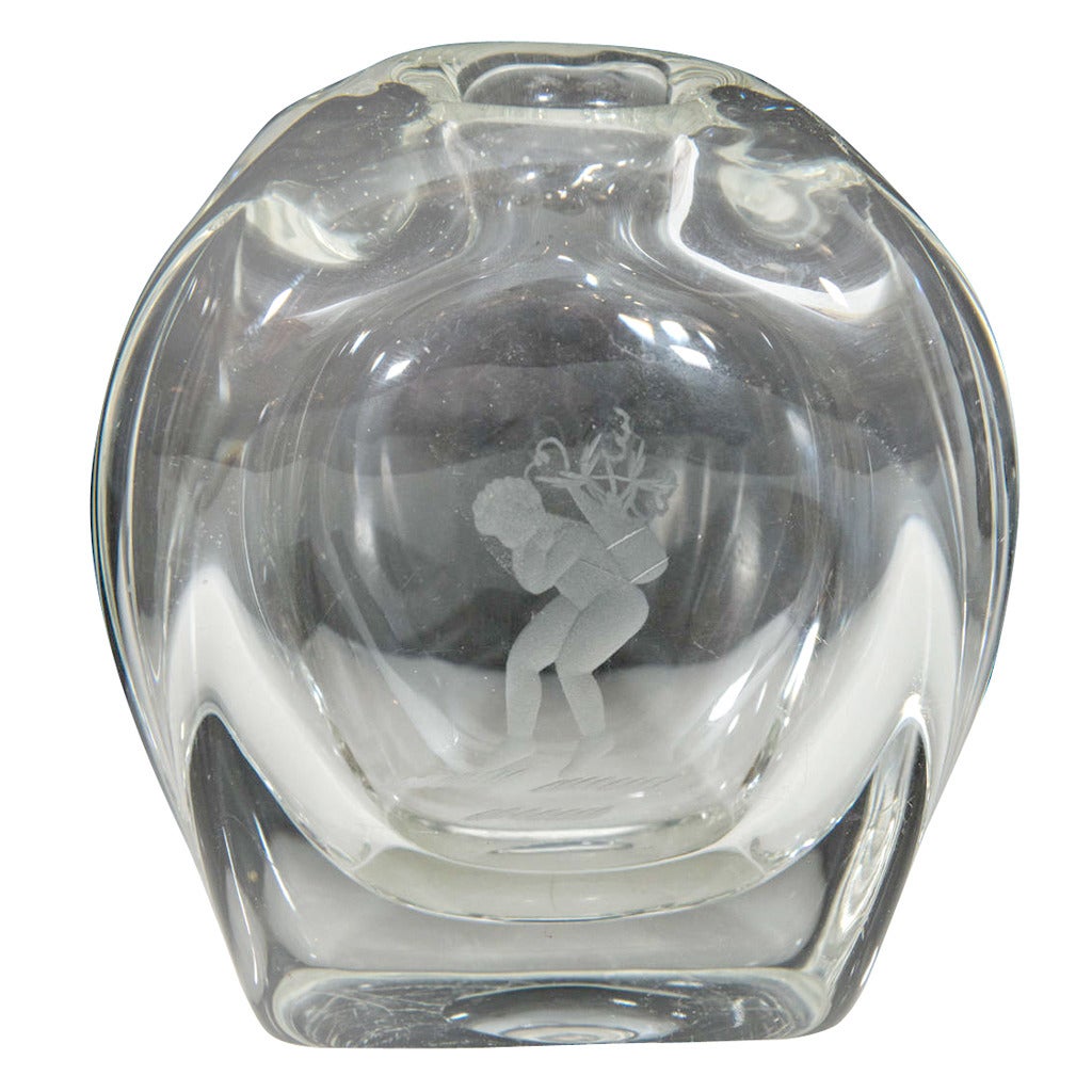 Petit vase en cristal Cupidon en vente