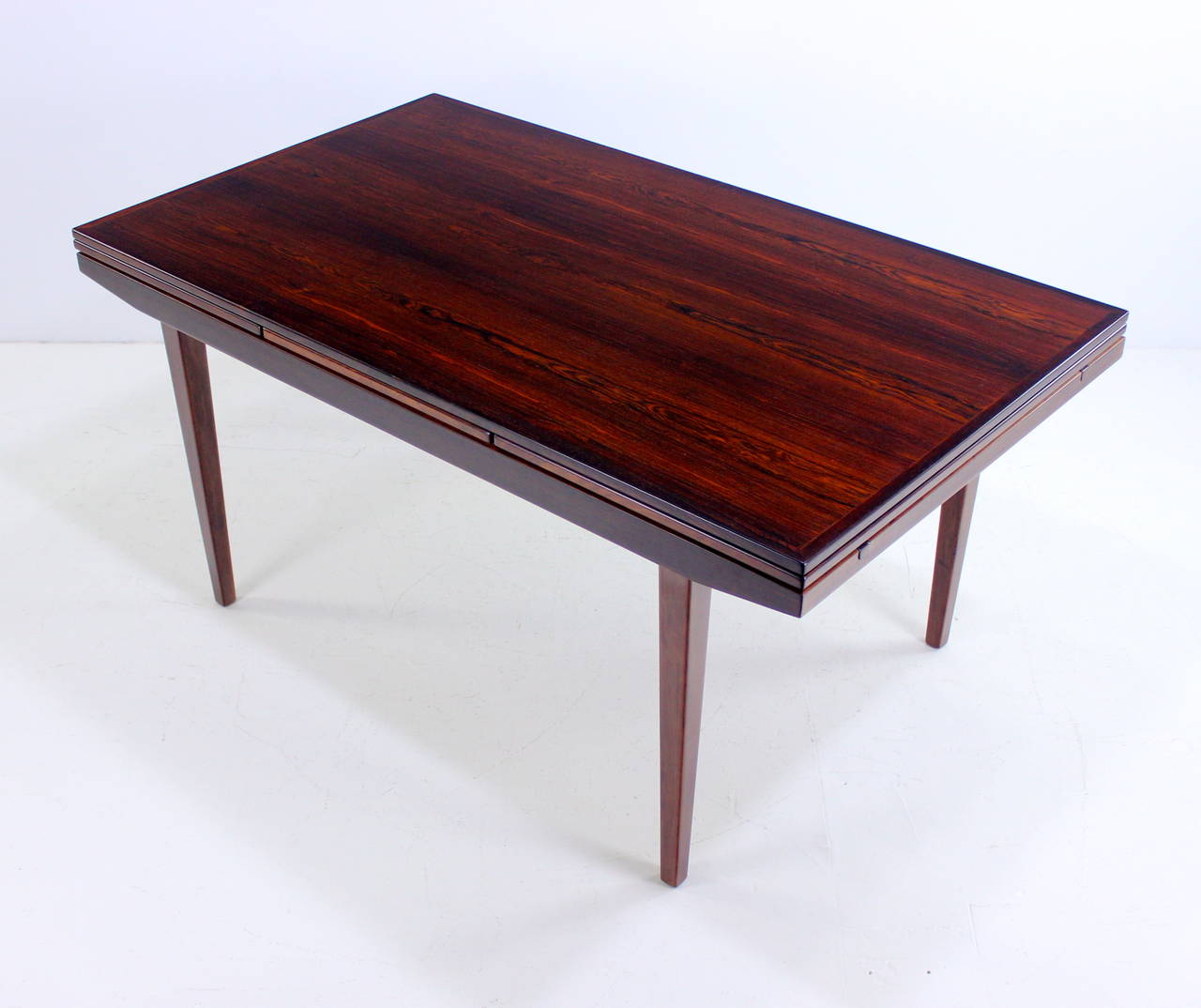 Danish Modern Rosewood Draw-Leaf Dining Table In Excellent Condition For Sale In Portland, OR