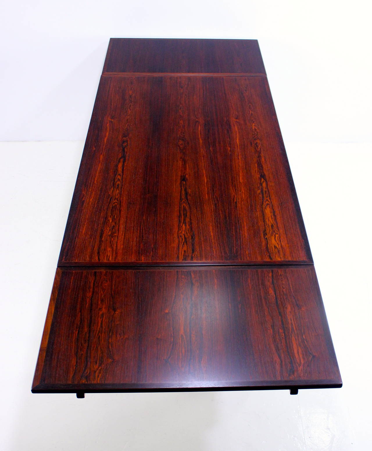 Danish Modern Rosewood Draw-Leaf Dining Table For Sale 1