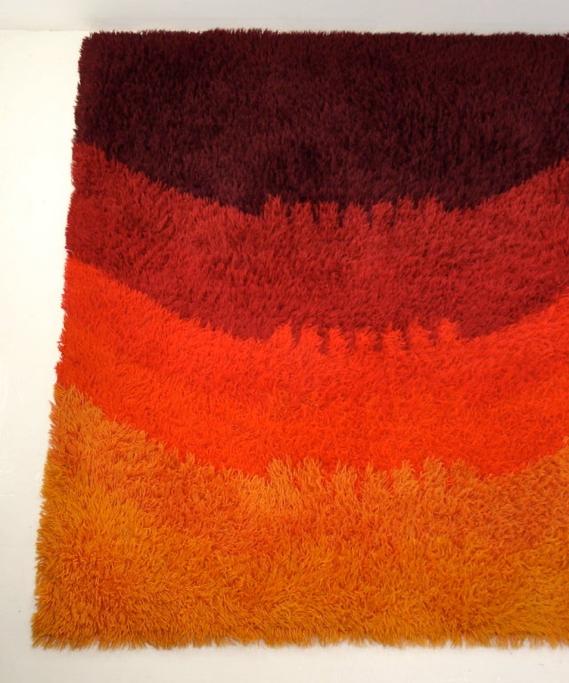 "Gotland" rya rug.
Vibrant, saturated rust, red, orange to marigold progression.
100% wool.