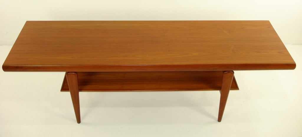 Stylish Danish Modern Teak Coffee Table In Excellent Condition For Sale In Portland, OR