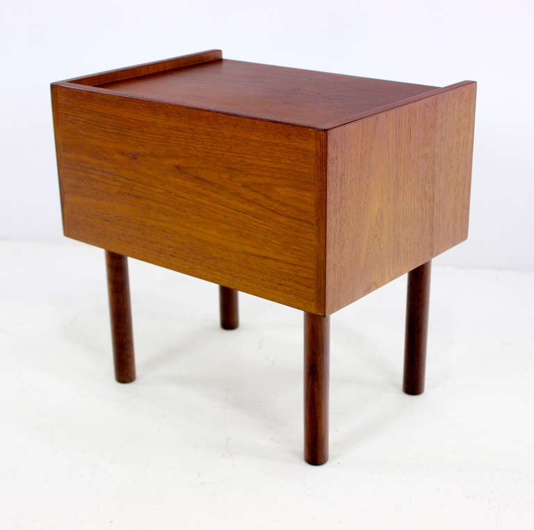 Rare Danish Modern Teak King Size Bed & Nightstands Designed by Hans Wegner For Sale 4