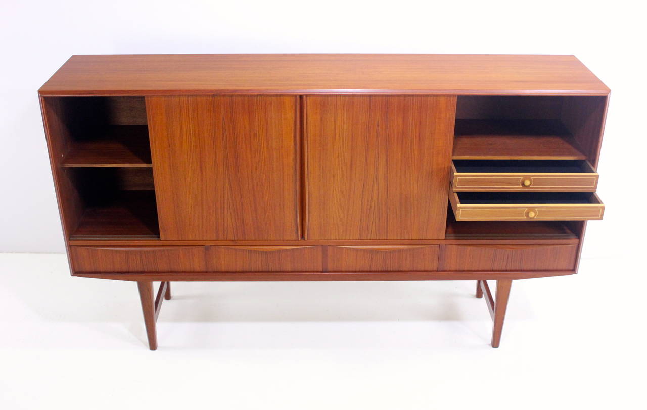 Large Danish Modern Teak Credenza In Excellent Condition For Sale In Portland, OR