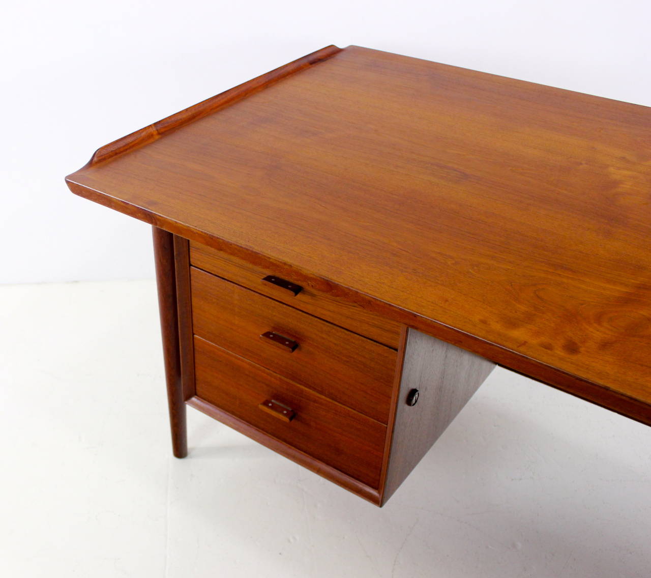 Danish Modern Teak Executive Desk Designed by Arne Vodder For Sale 1