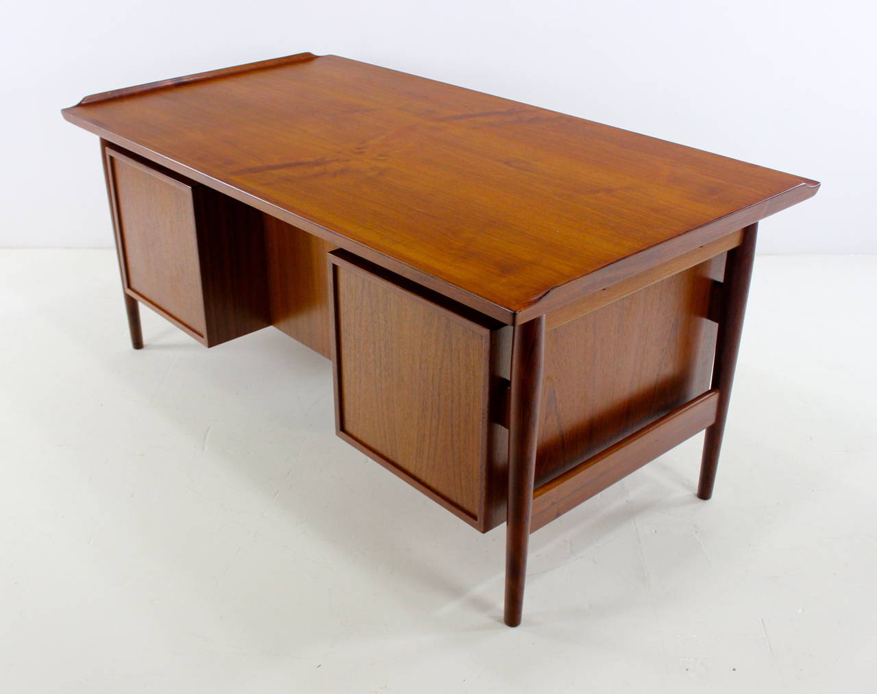 20th Century Danish Modern Teak Executive Desk Designed by Arne Vodder For Sale