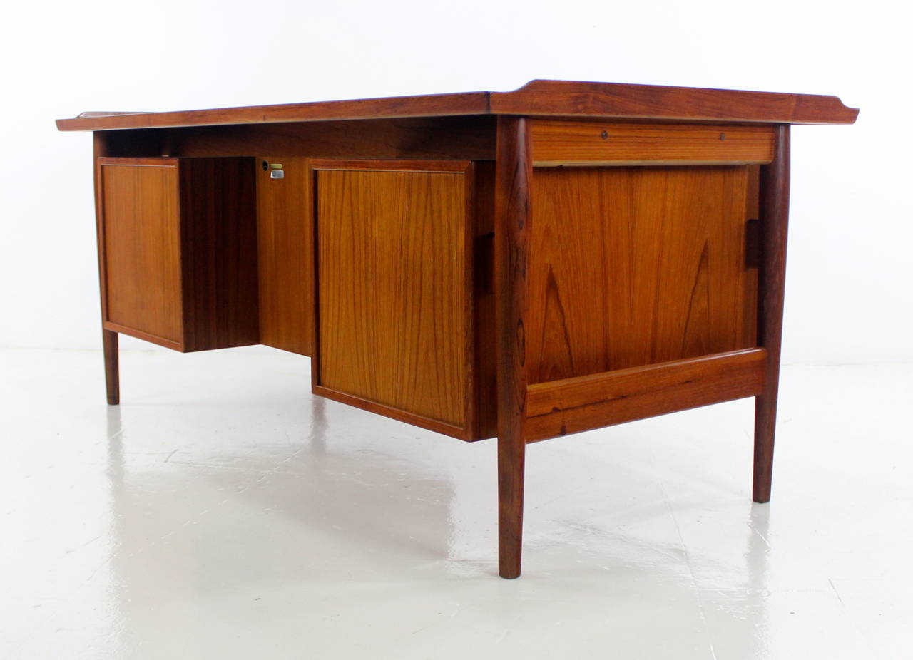 Danish Modern Teak Executive Desk Designed by Arne Vodder In Excellent Condition For Sale In Portland, OR