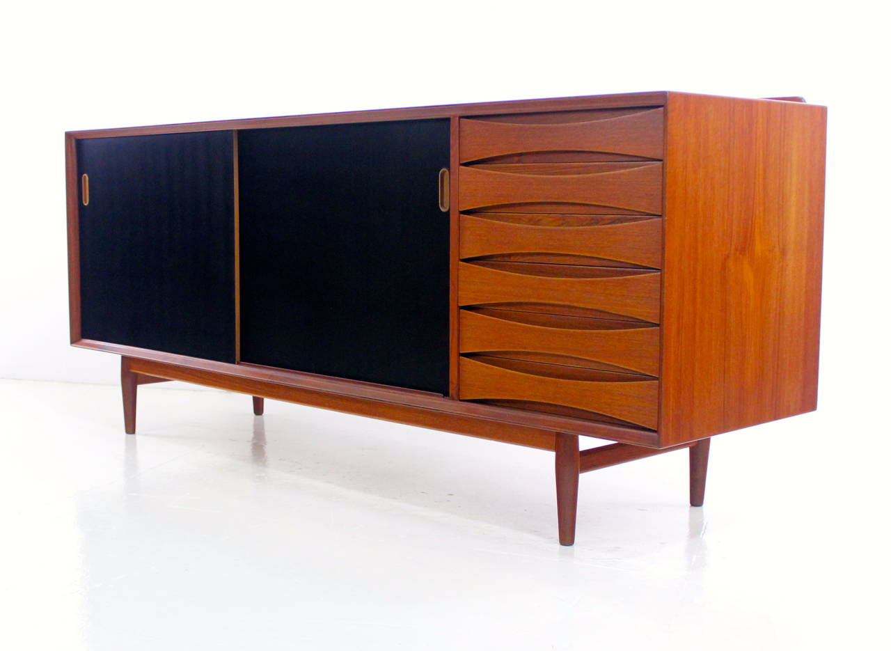 20th Century Danish Modern Teak Credenza Designed by Arne Vodder For Sale