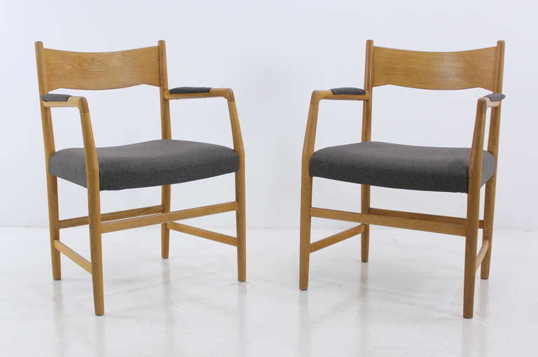 Two danish modern side chairs designed by Hans Wegner.
Rich oak frames with highest quality craftsmanship and joinery.
Newly upholstered in highest quality period fabric.
Professionally restored and refinished by LookModern.
Matchless quality