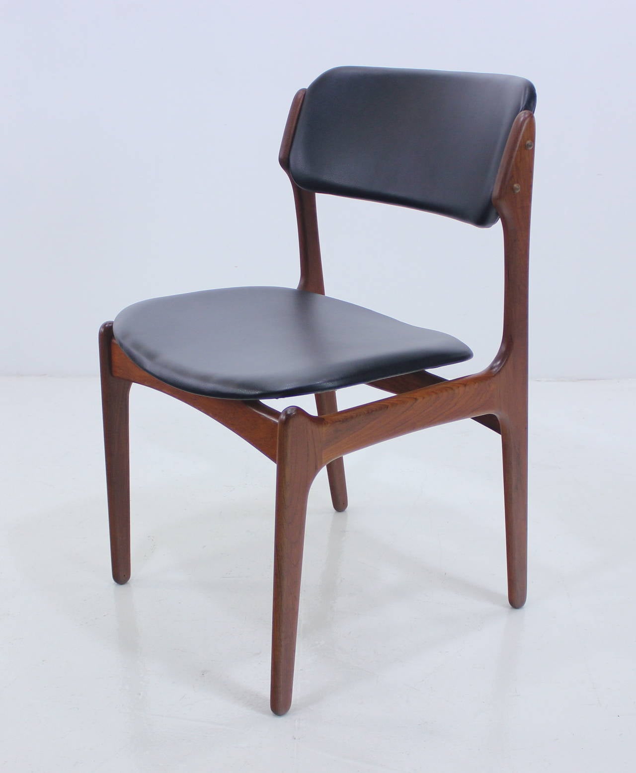 20th Century Rare Set of Eight Danish Modern Teak Dining Chairs Designed by Erik Buck For Sale