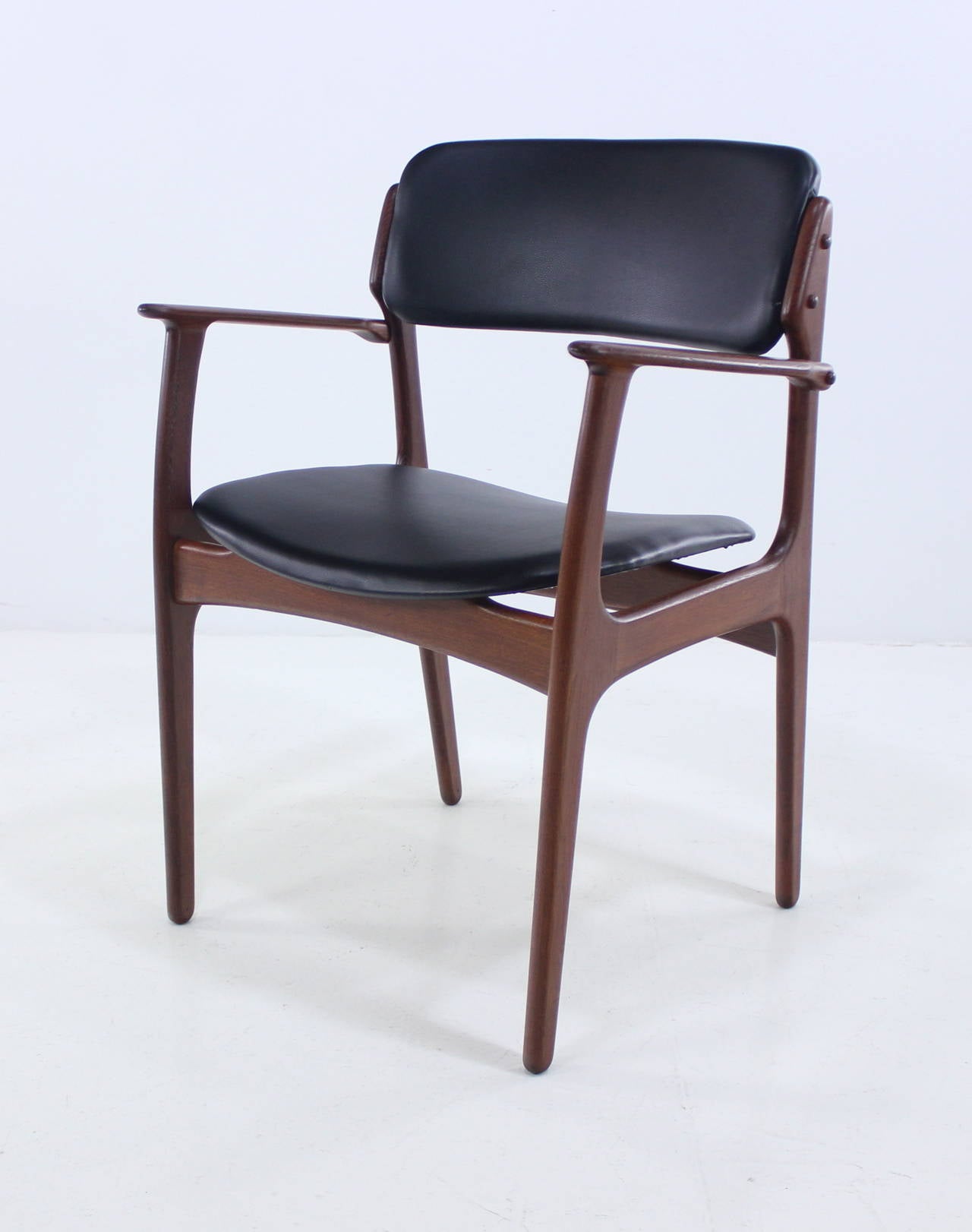 Rare Set of Eight Danish Modern Teak Dining Chairs Designed by Erik Buck For Sale 2