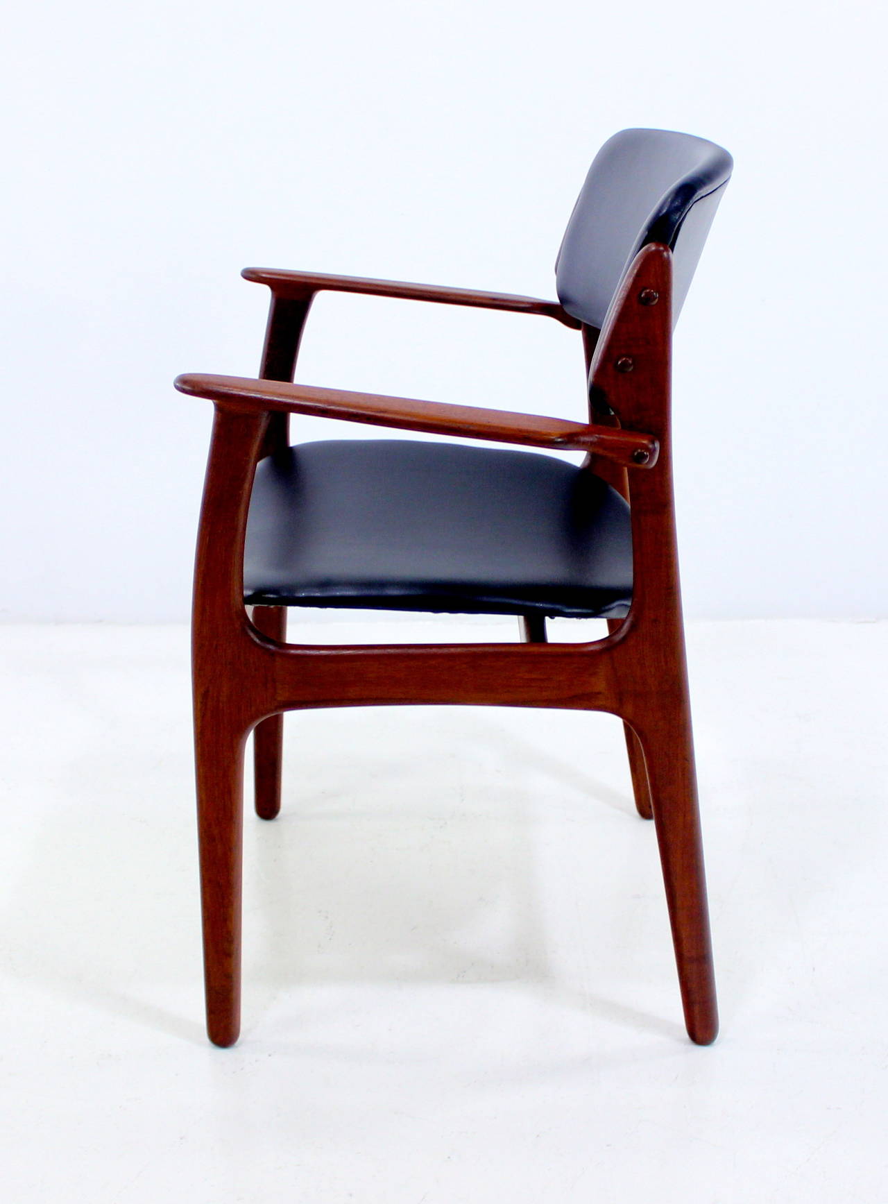 Rare Set of Eight Danish Modern Teak Dining Chairs Designed by Erik Buck For Sale 3